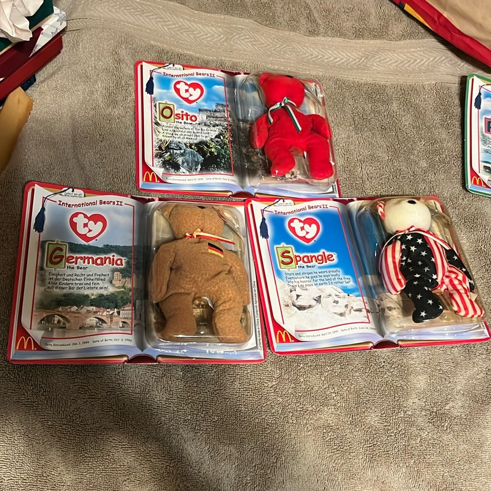 Ty teenie beanie babies 2000 international bears II packages are sealed mint
